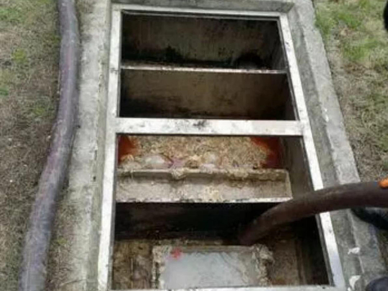 阿鲁科尔沁隔油池清理