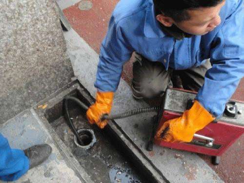 阿鲁科尔沁疏通下水道